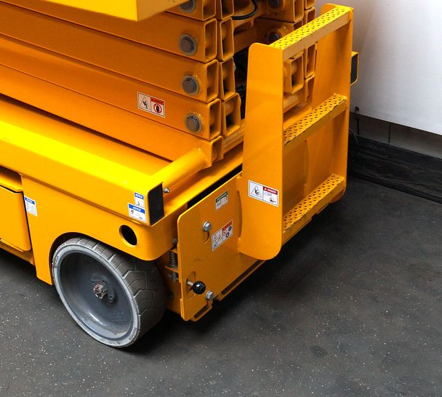 Makasli platform Haulotte Compact 12