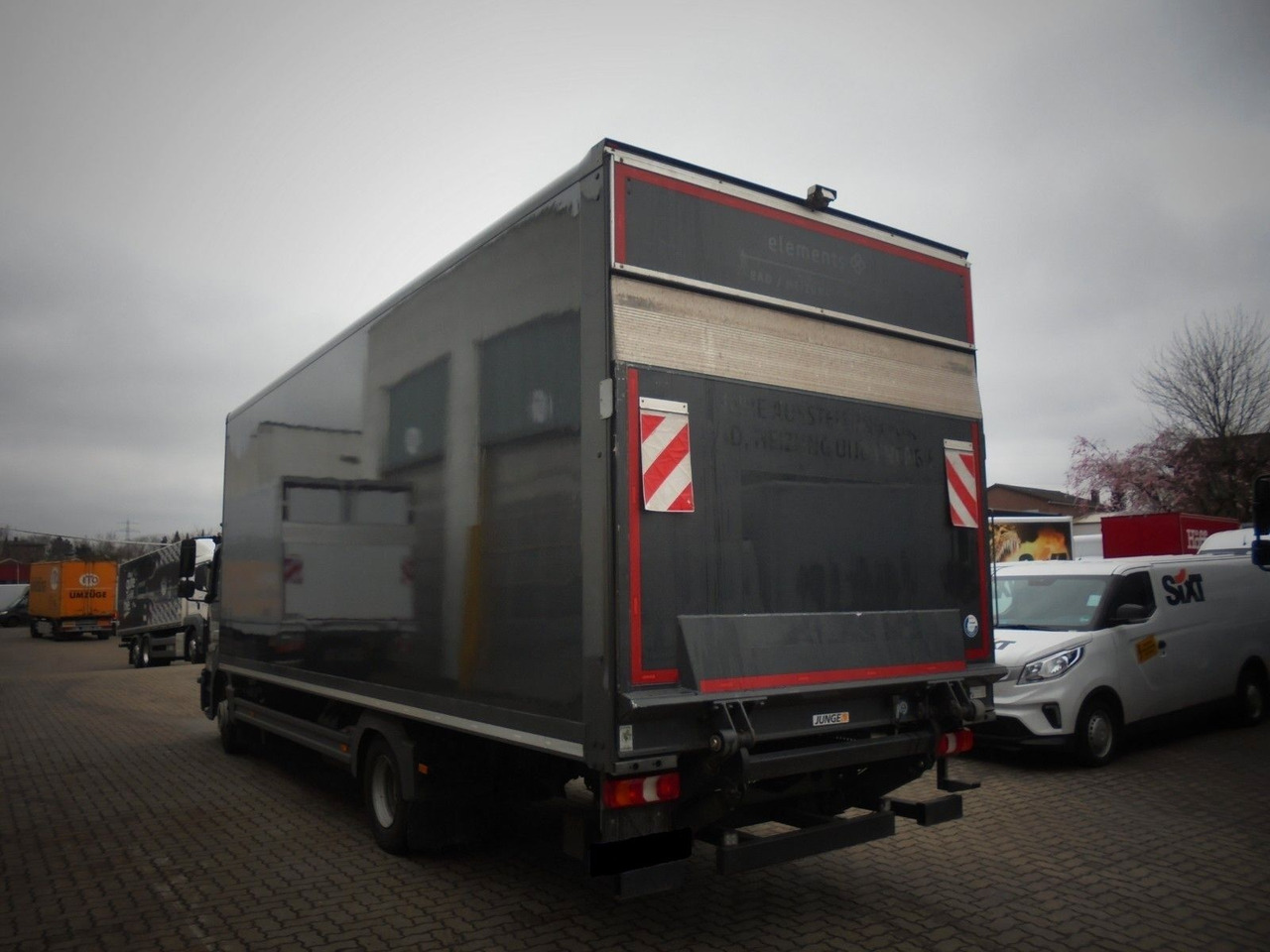 Kapalı kasa kamyon Mercedes-Benz Atego 1021 Koffer + tail lift: fotoğraf 5