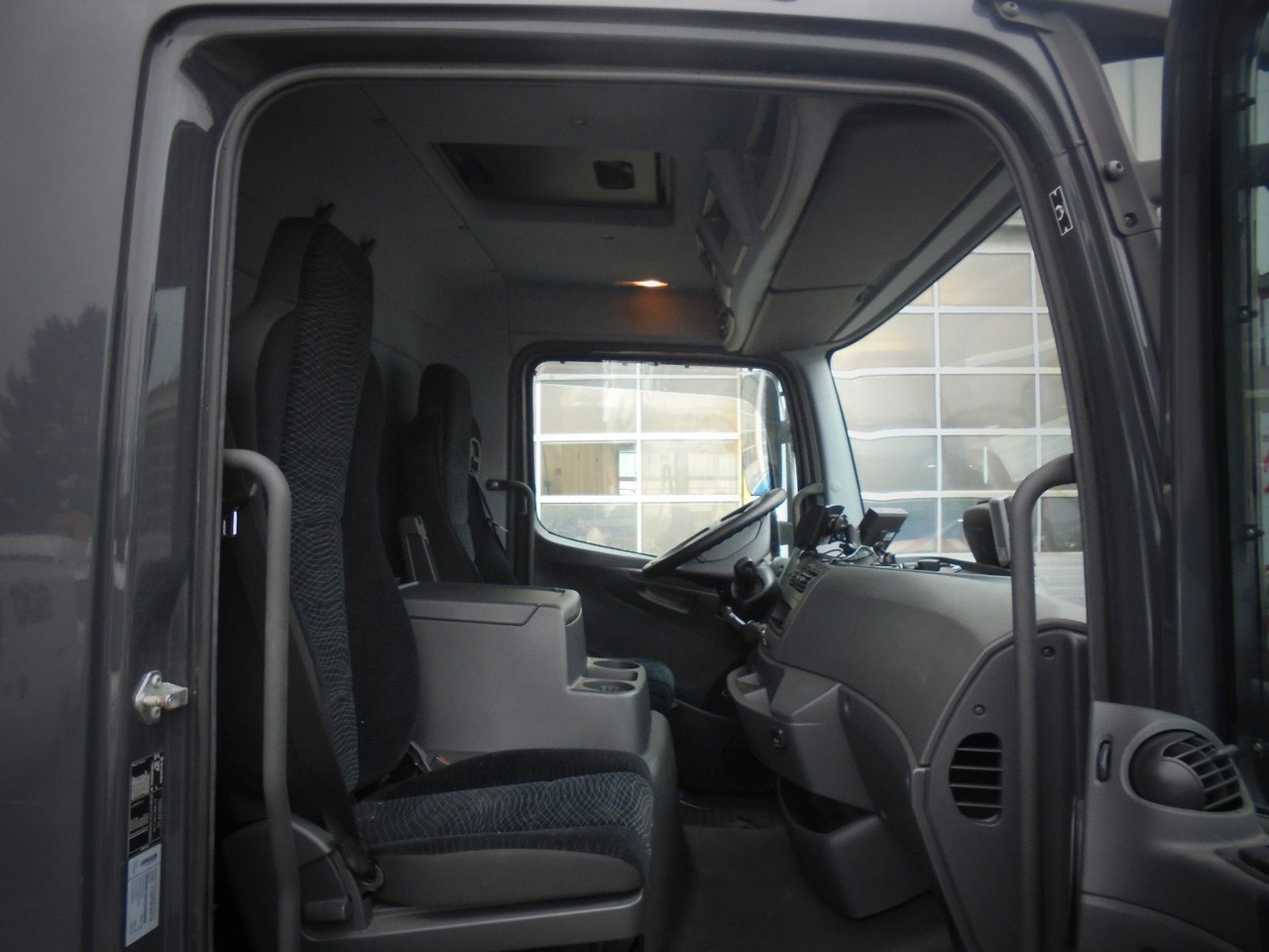 Kapalı kasa kamyon Mercedes-Benz Atego 1021 Koffer + tail lift: fotoğraf 9