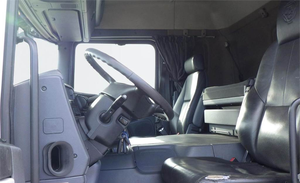 Kapalı kasa kamyon Scania P320 Makuuohjaamo: fotoğraf 10