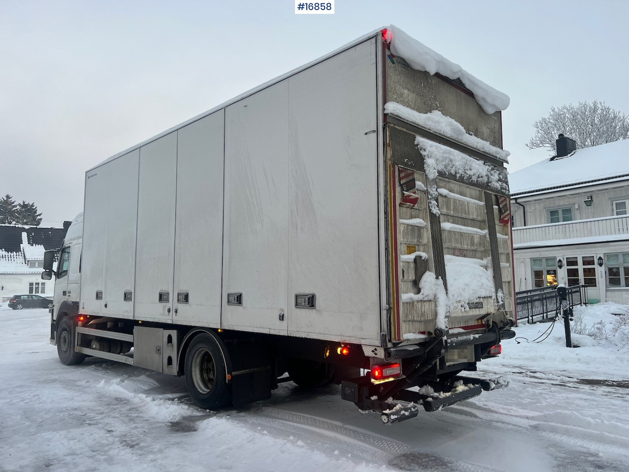 Kapalı kasa kamyon Volvo FM 330: fotoğraf 14