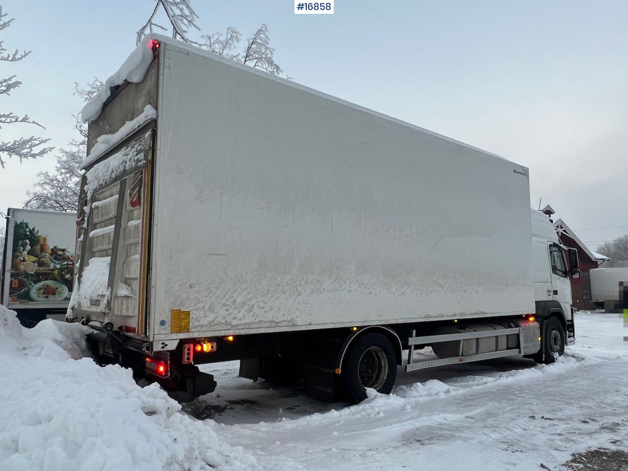 Kapalı kasa kamyon Volvo FM 330: fotoğraf 4