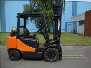 DOOSAN G33P-5 - Forklift