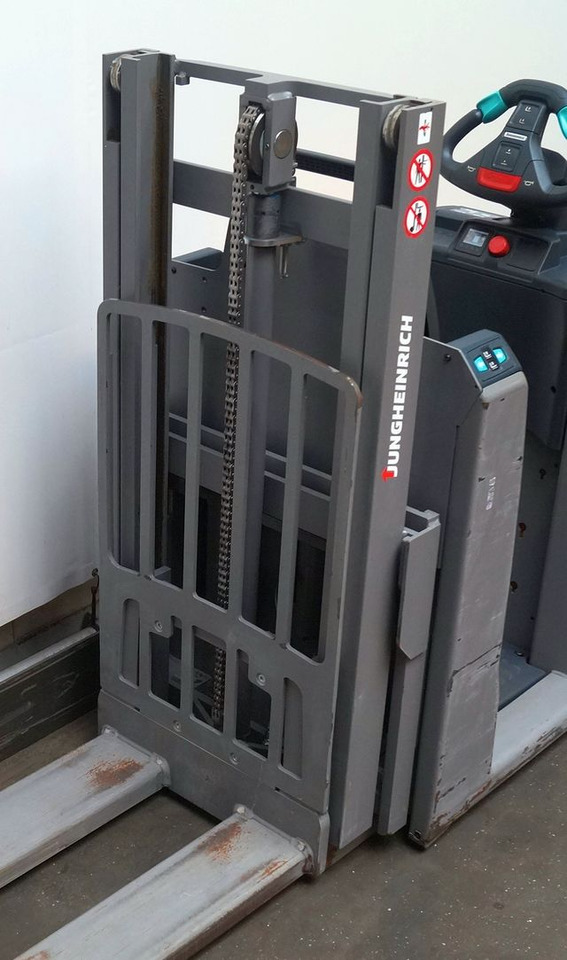 Istif makinası Jungheinrich ECD320