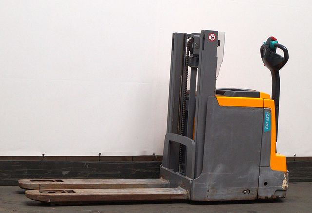 Istif makinası Jungheinrich EJD220