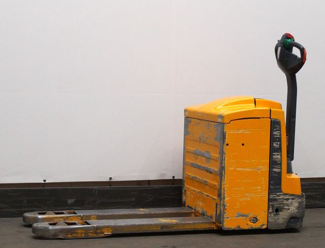 Kullanılan transpalet Jungheinrich EJE225