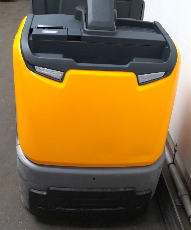 Sipariş hazırlama makinası Jungheinrich ECE220