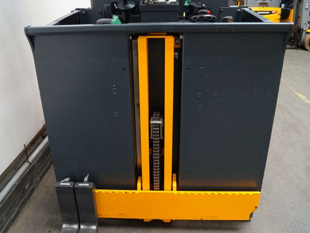 Sipariş hazırlama makinası Jungheinrich EKS312