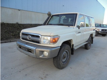 Binek araba TOYOTA