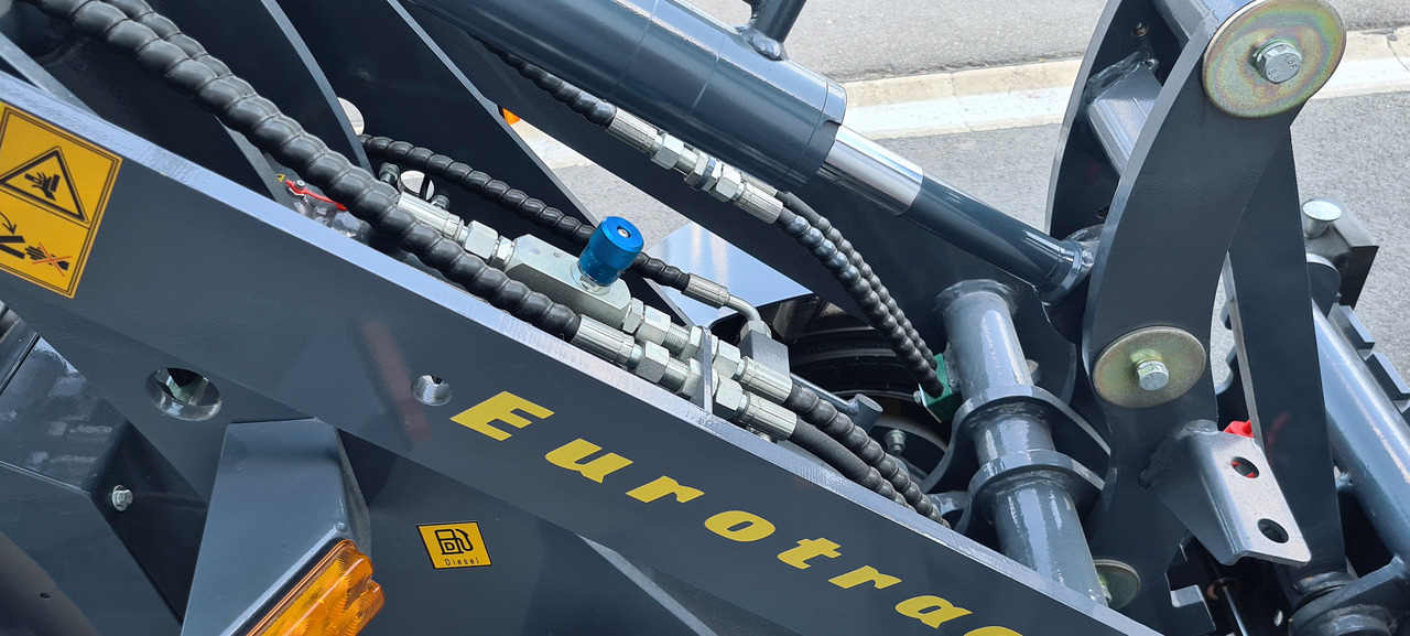 Yeni Belden kırmalı yükleyici Eurotrac W10 Radlader Hoflader: fotoğraf 3