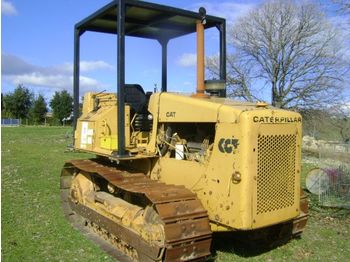 CATERPILLAR D4E SA
 - Traktör