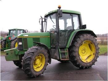 JOHN DEERE 6300 - Traktör