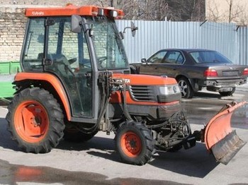 Kubota ST30 with brush and blade - Traktör