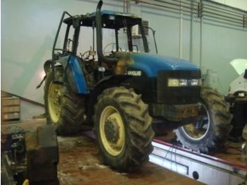 NEW HOLLAND 8560 - Traktör