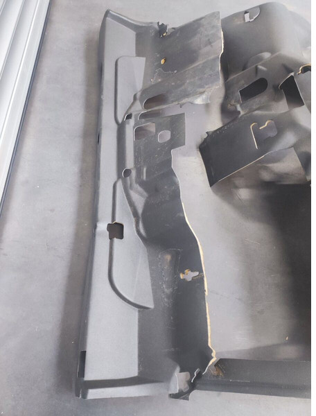 Kabin ve iç mekan - Kamyon Nissan Floor Mat: fotoğraf 6