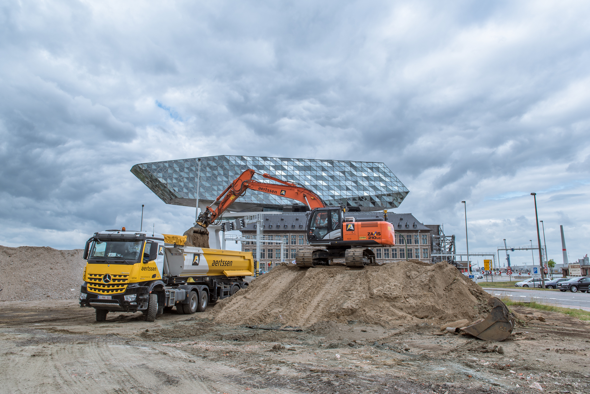 Aertssen Trading NV - İş makinaları LIEBHERR undefined: fotoğraf 3