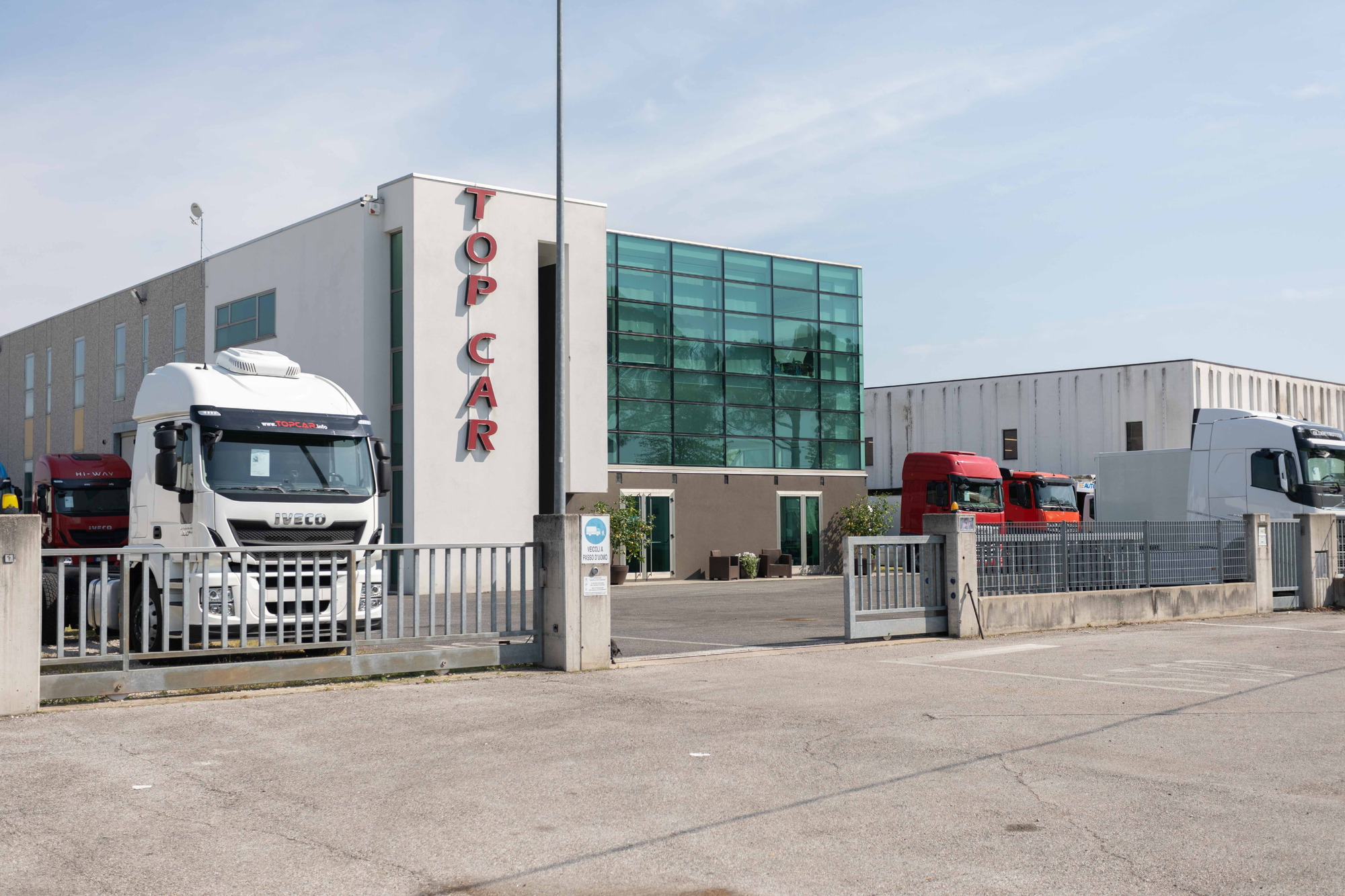 TOP CAR S.R.L. - Çekiciler MERCEDES-BENZ undefined: fotoğraf 6