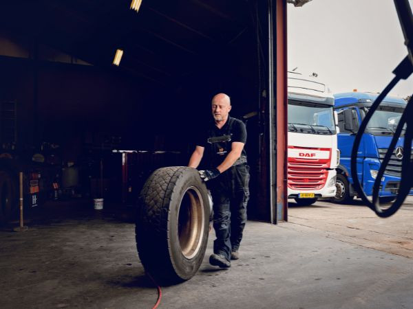 Hesselink Trucks B.V. undefined: fotoğraf 4