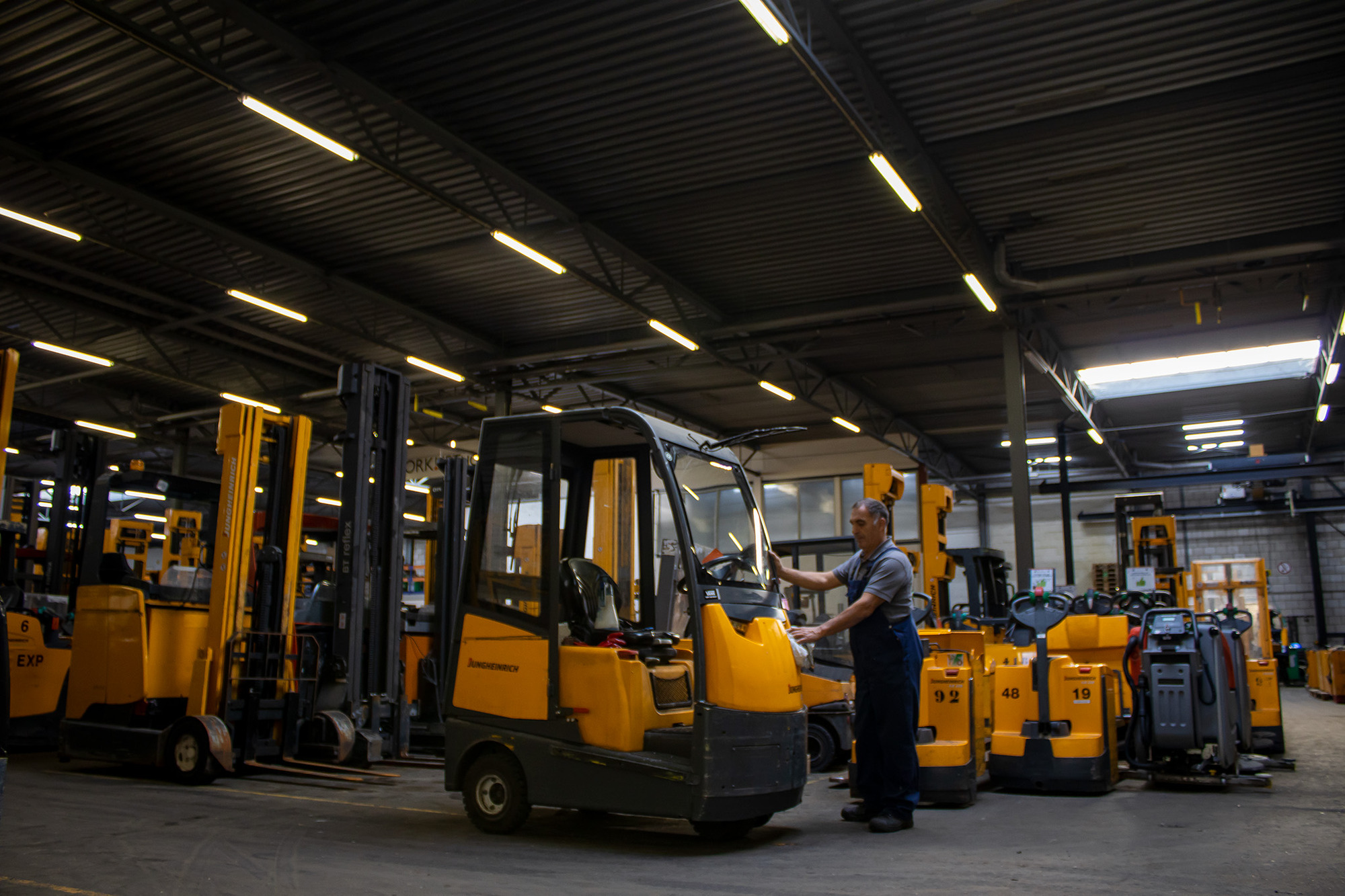 Forklifthouse B.V. - Malzeme taşıma ekipmanları undefined: fotoğraf 1