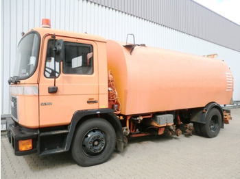 Yol süpürme aracı MAN