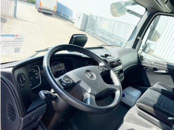 İç mekan fotoğrafi 1: Tenteli kamyon Mercedes-Benz Atego 818/23 L 4x2 Atego 818/23 L 4x2 mit Sörensen LBW