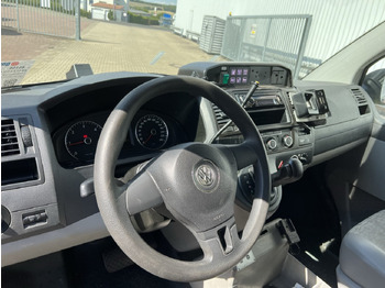 Ambulans arabası Volkswagen T5 2.0 TDI 4x2 T5 2.0 TDI 4x2, Krankenwagen: fotoğraf 4