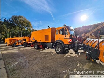 Yol süpürme aracı