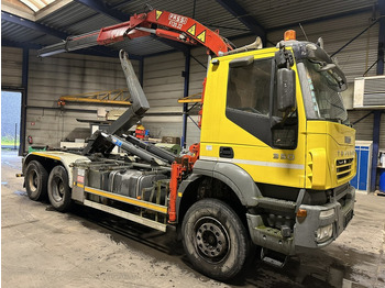 Kancalı yükleyici kamyon IVECO Trakker