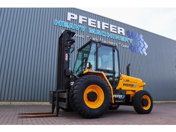 Arazi tipi forklift JCB
