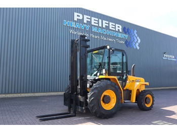 Arazi tipi forklift JCB