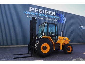 Arazi tipi forklift JCB