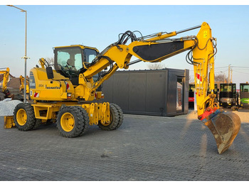 Tekerlekli ekskavatör KOMATSU