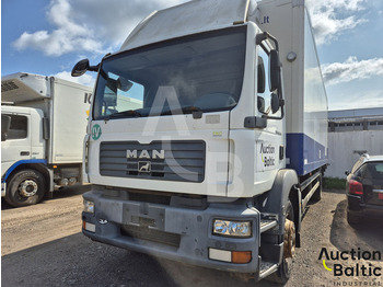 Kapalı kasa kamyon MAN TGM 18.240