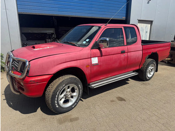 Binek araba MITSUBISHI L200