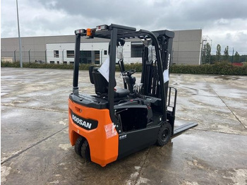 Elektrikli forklift Doosan B15T-7 PLUS: fotoğraf 3 Elektrikli forklift Doosan B15T-7 PLUS: fotoğraf 3