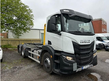 Kancalı yükleyici kamyon IVECO X-WAY