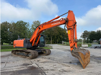 Paletli ekskavatör HITACHI ZX210