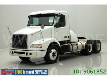 Çekici Volvo VNL 300 - 6X4 - Volvo motor: fotoğraf 1