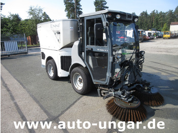 Yol süpürme aracı KÄRCHER