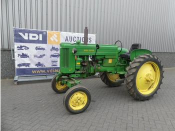 Traktör JOHN DEERE