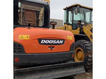 Paletli ekskavatör DOOSAN DH60