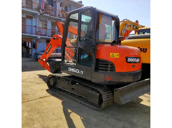 Paletli ekskavatör DOOSAN DH60