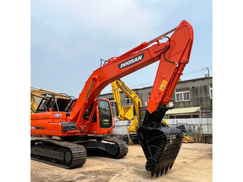 Paletli ekskavatör DOOSAN DX225