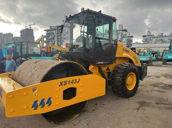 Kompaktör XCMG XS143
