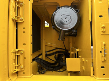 Paletli ekskavatör KOMATSU PC220-8