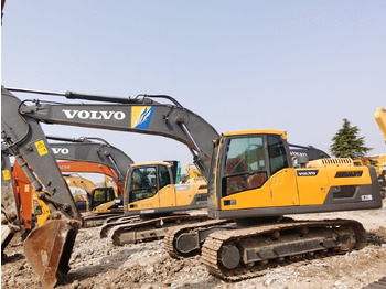 Paletli ekskavatör VOLVO EC220