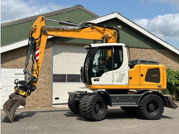 Tekerlekli ekskavatör LIEBHERR A 914