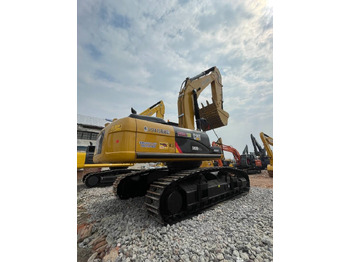 Paletli ekskavatör CATERPILLAR