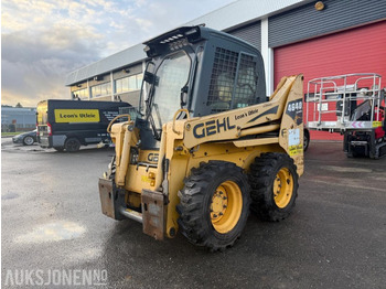 2011 Gehl 4640 TURBO KOMPAKTLASTER PALLEGAFFEL SKUFF FEIEKOST SERVICEHISTORIKK. finansal kiralama 2011 Gehl 4640 TURBO KOMPAKTLASTER PALLEGAFFEL SKUFF FEIEKOST SERVICEHISTORIKK.: fotoğraf 1