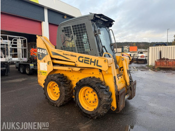 2011 Gehl 4640 TURBO KOMPAKTLASTER PALLEGAFFEL SKUFF FEIEKOST SERVICEHISTORIKK. finansal kiralama 2011 Gehl 4640 TURBO KOMPAKTLASTER PALLEGAFFEL SKUFF FEIEKOST SERVICEHISTORIKK.: fotoğraf 2